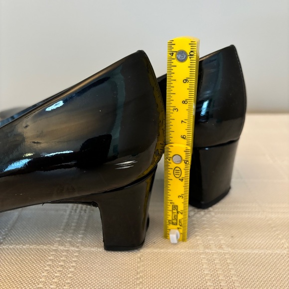 MR SEYMOUR by Stuart Weitzman Women's Black Patent Shoes Size 8.5 - Picture 3 of 7